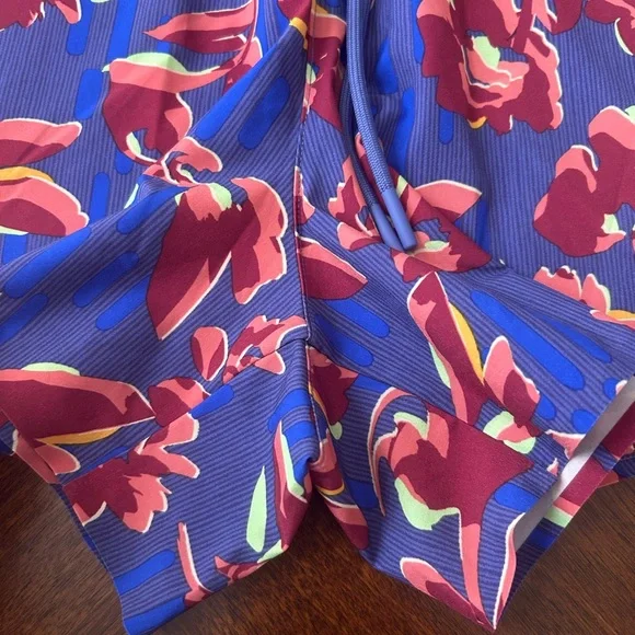 Athleta Women’s Crossroads Athletic Shorts Vibrant Design - Picture 4 of 10